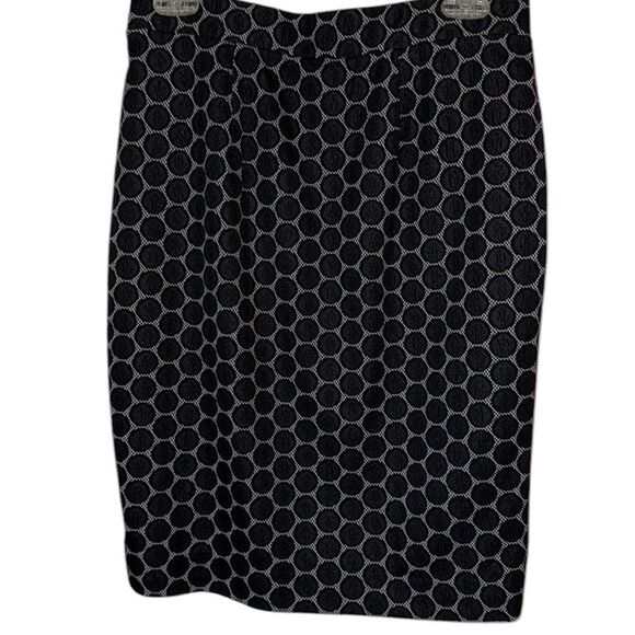 🌹ELLE Black and White Knee-Length Pencil Skirt with Geometric Pattern - Picture 3 of 5